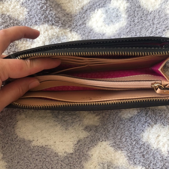 Kate Spade clutch/wristlet - Picture 9 of 10